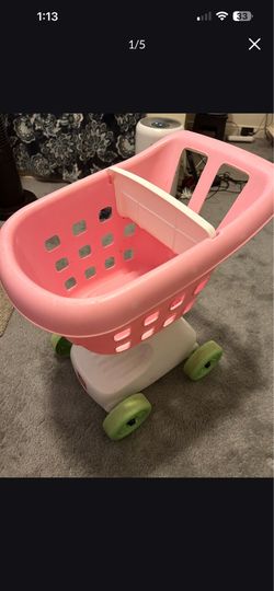 Child shopping cat