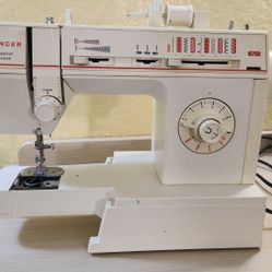 White Singer Merritt Sewing Machine Crafts Garment Construction