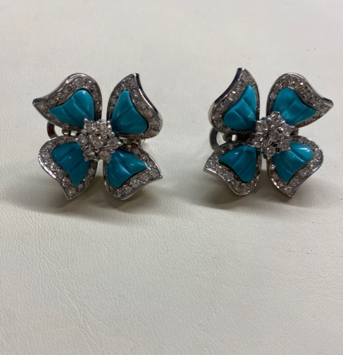 18KT FLOWER EARRINGS 