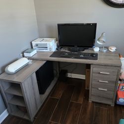 Modern Reversible computer corner desk- Desk ONLY! Like new condition! TRY BEFORE YOU BUY!