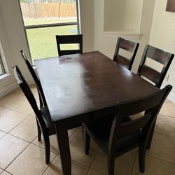 Expandable Dining Table and 6 Chairs