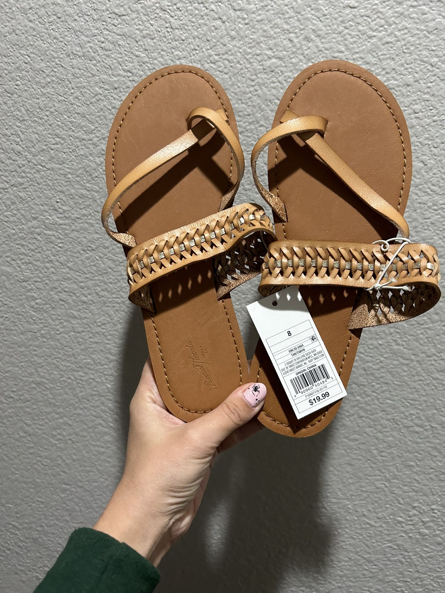 New Universal Thread, Target Sandals for Sale in Visalia, CA OfferUp