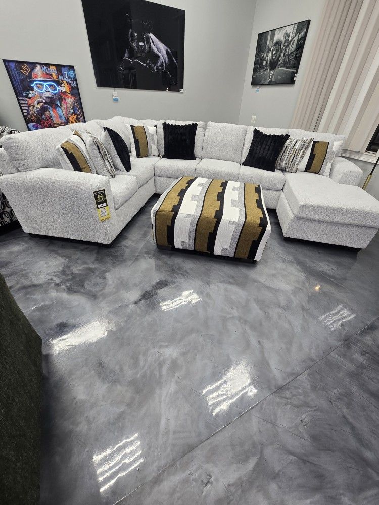 LIGHT GREY BRAND NEW SECTIONAL SAME DAY DELIVERY