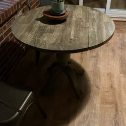 Round Table With Leaves 