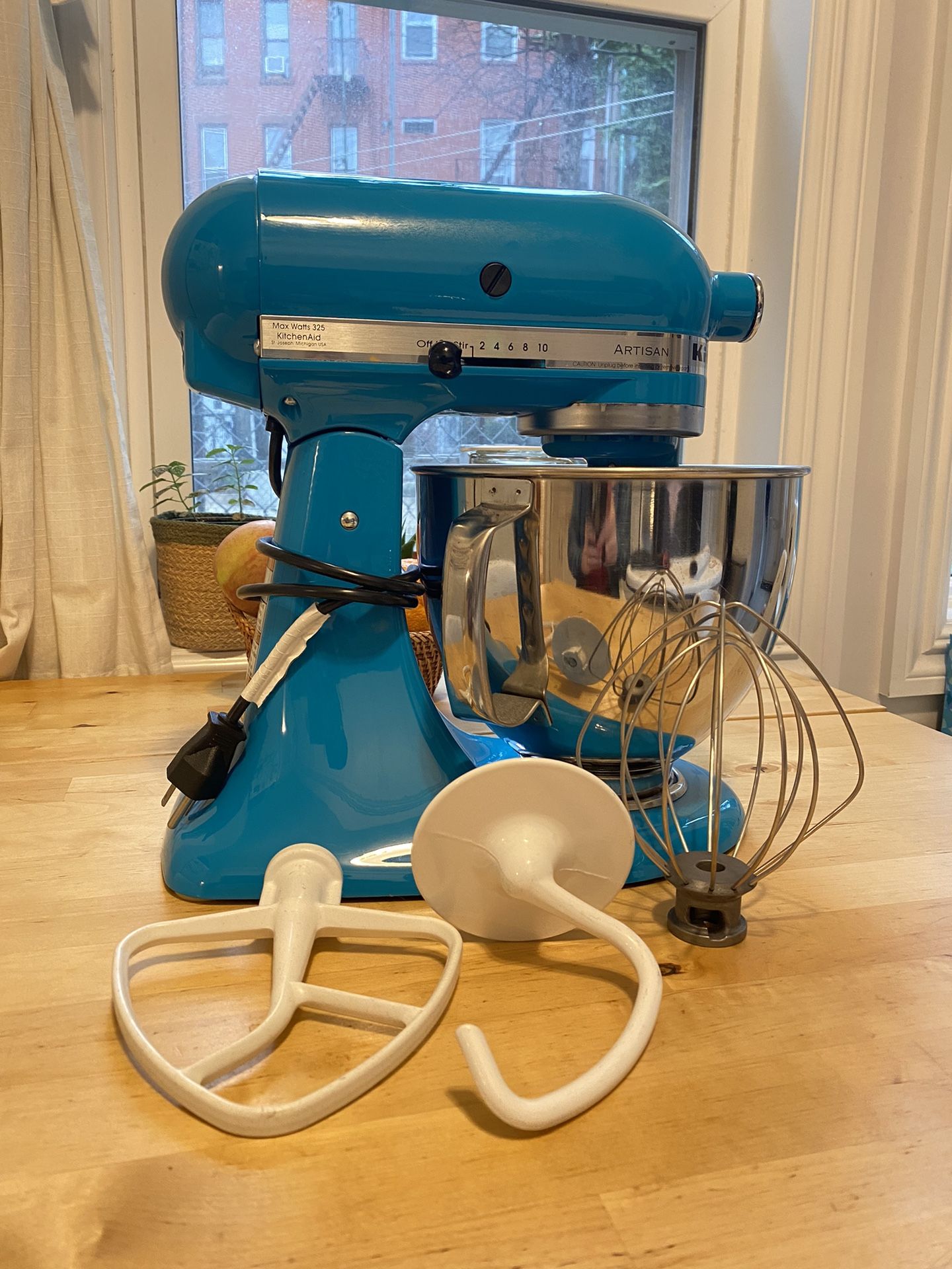 Kitchenaid Artisan Tilt-Head stand mixer, In Excellent Condition 