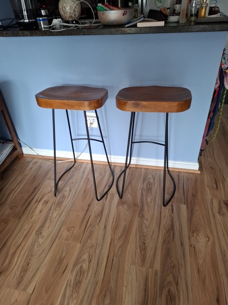 Set Of 2 Wooden Bar Stools