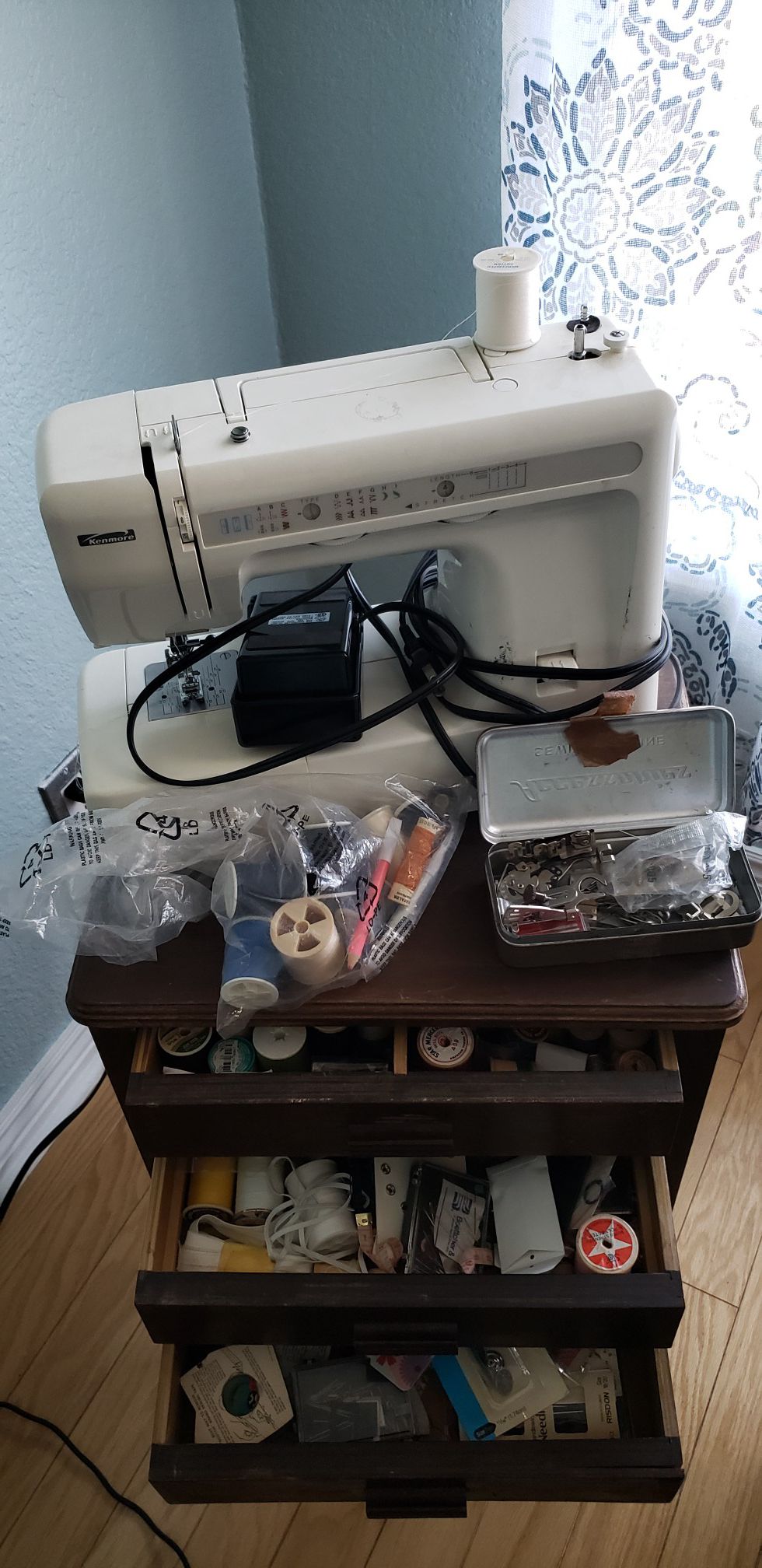 Sewing machine with a lot sewing tools