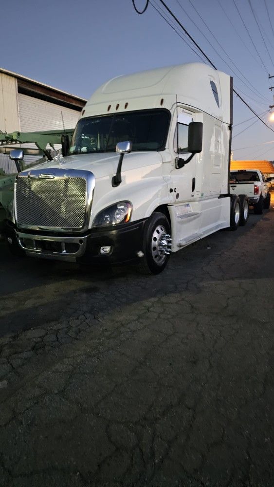 2016 Freightliner Cascadia 125