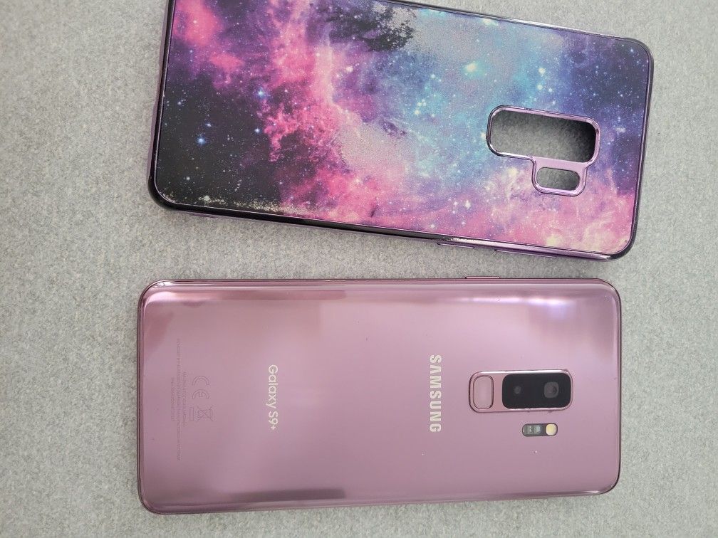 Samsung Galaxy S9+ phone with glow-in-the-dark case. Excellent condition.