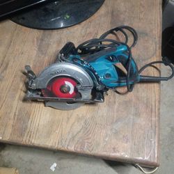 Makita 7 1/4  Handheld Circular Saw 