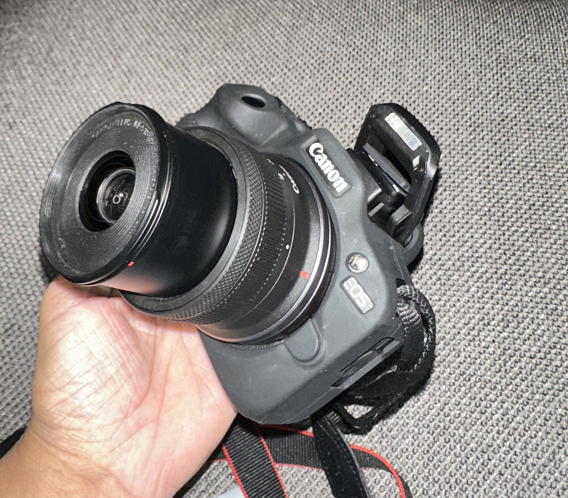 Canon EOS R100