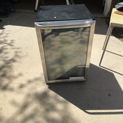 Mini fridge 