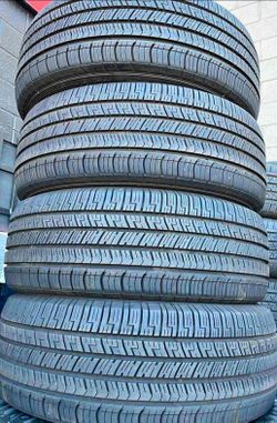 255 60 18 Goodyear tires Con Excelente calidad Las 4