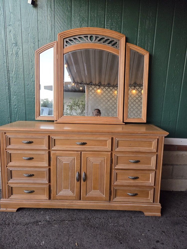 Dresser