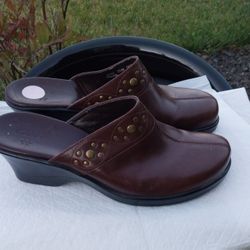Clark's Women's Brown Slip On.