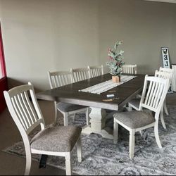 BOLANBURG TWO-TONE EXTENDABLE DINING SET
Table & 8 Side Chairs