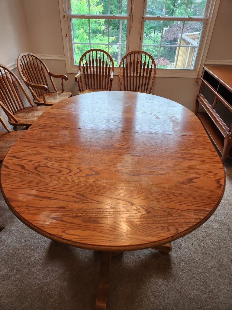 Dining room table, 6 chairs and 2 extension inserts