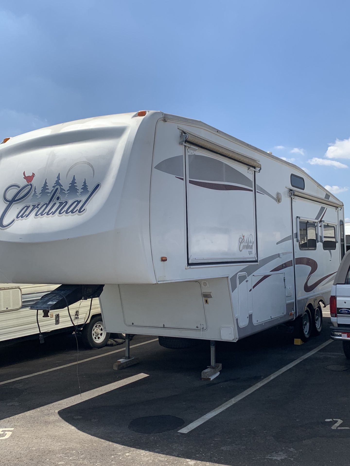 2005 Forest River Cardinal fifth wheel 30ft