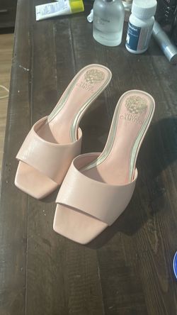 Vince Camuto soft pink sandal with heel