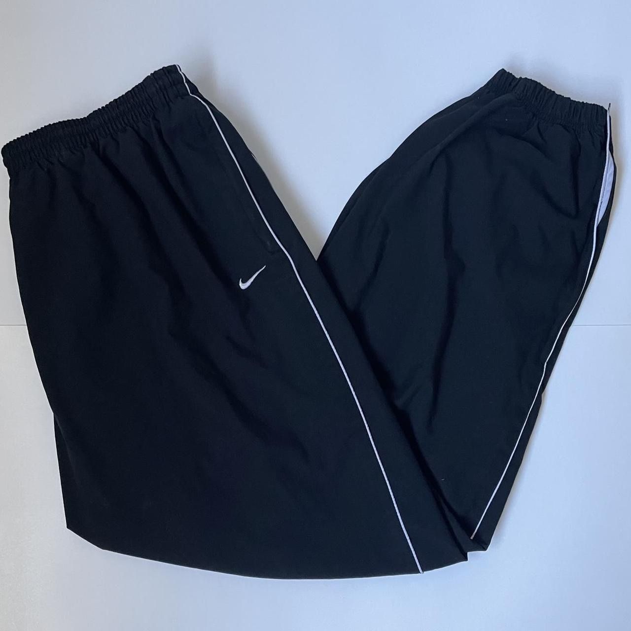 faktureres ventilator Smag Vintage Mens Nike Classic Windbreaker Tracksuit Pants Sportswear  Black/White XXL for Sale in Takoma Park, MD - OfferUp