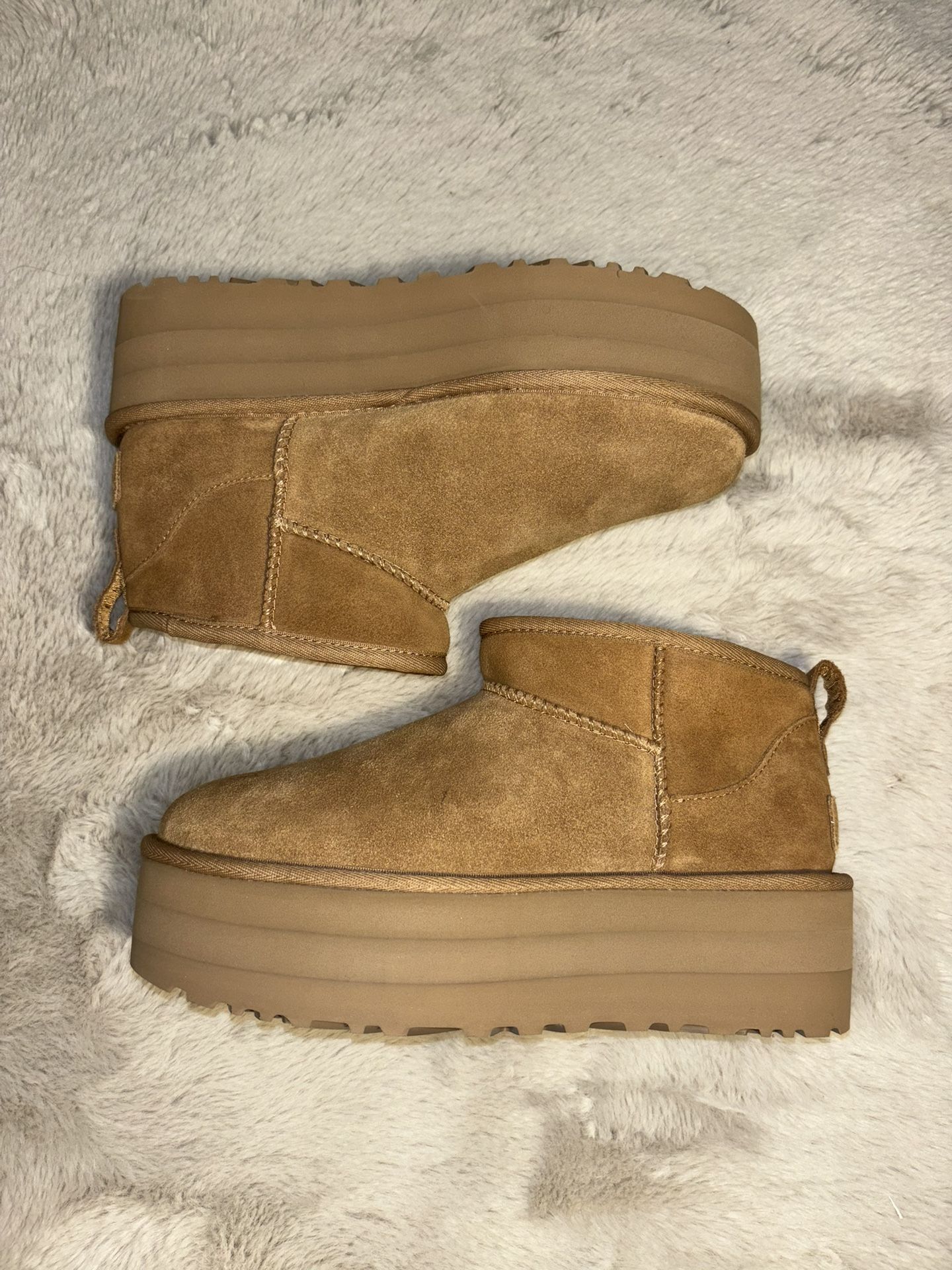 UGG Ultra mini Platform Boots NEVER WORN