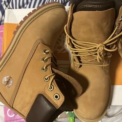 Unworn sized 7 Timberland boots fresh out the box