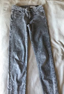 Hm size 26 runs small black acid wash