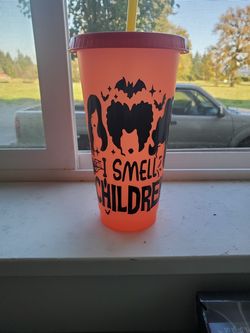 22 oz color changing cup. Brand new