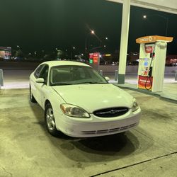 2000 Ford Taurus