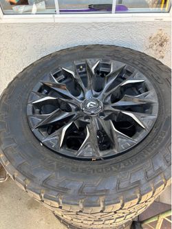 Fuel Wheels with Nitto Recon Grappler LT295/60R20 Tires set of 4