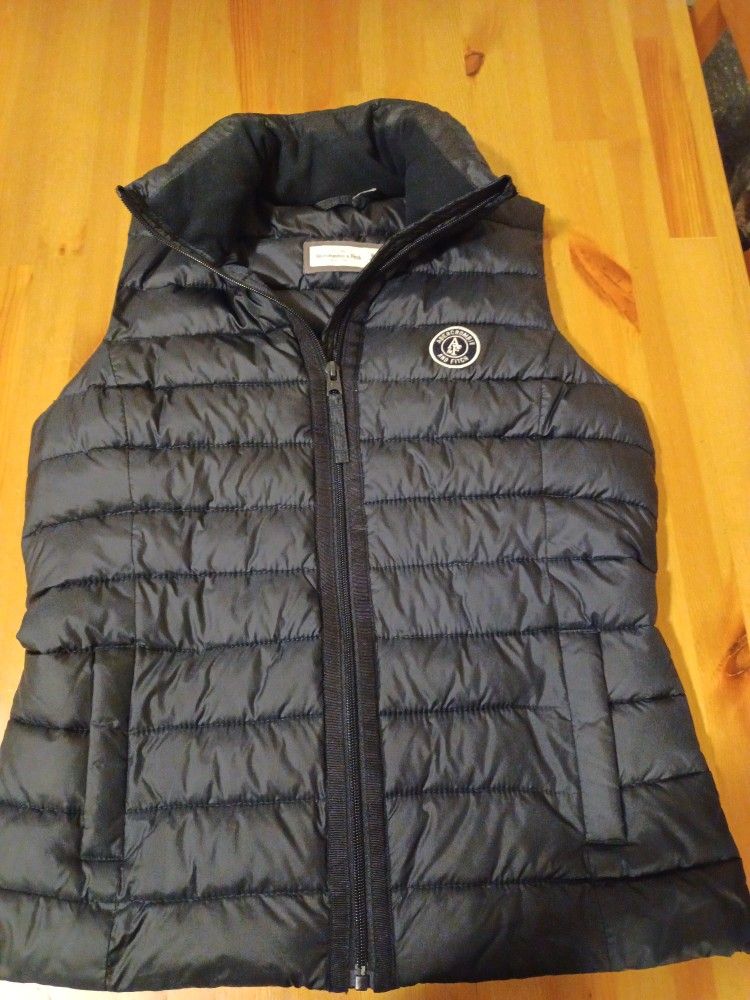 New Navy Blue Abercrombie And Fitch Puffer Vest Women's Medium