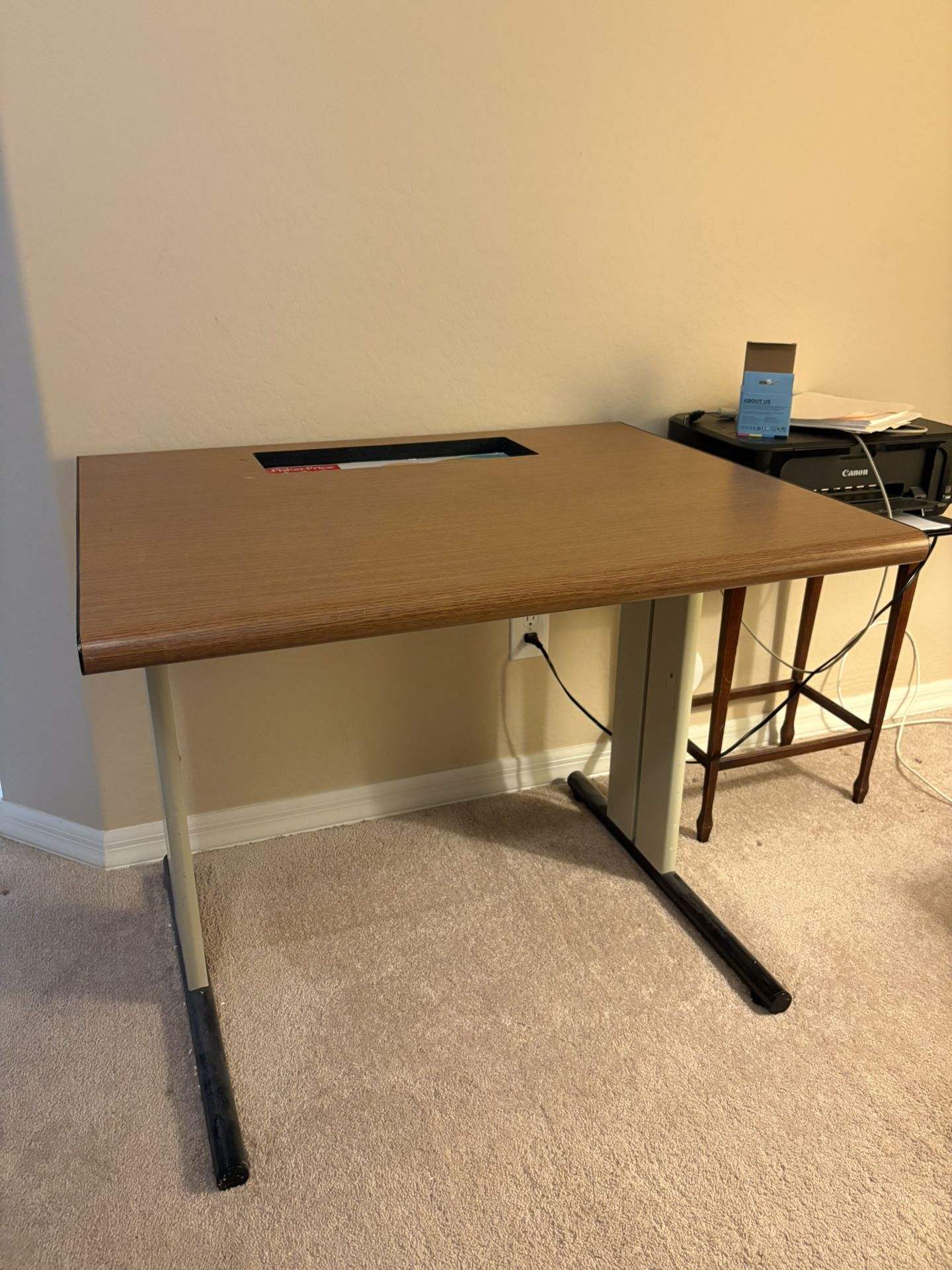 Computer Desk 36x30x29in (Easily Disassembled)