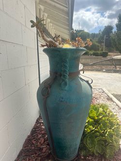 Urn planter