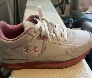 Under armour tennis shoes for woman