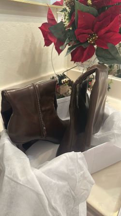 Brown boots size 8