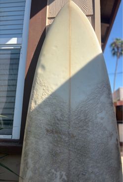 7’2 surfboard