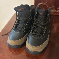 23 JORDAN 9 RETRO 'OLIVE' Boys 2