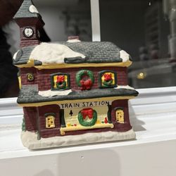 Winter Valley Villages Porcelain Lighted Train Station