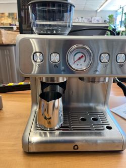 20-Bar Espresso Machine with Grinder