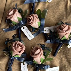 Boutonnieres, one for groom, the others for groomsmen