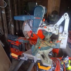 Boschniter Saw With Table Berand New