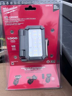 Milwaukee M18 folding flood light