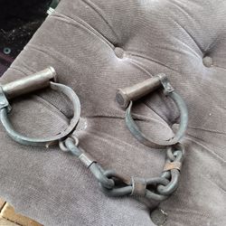 OLD FASHIONED HANDCUFFS 