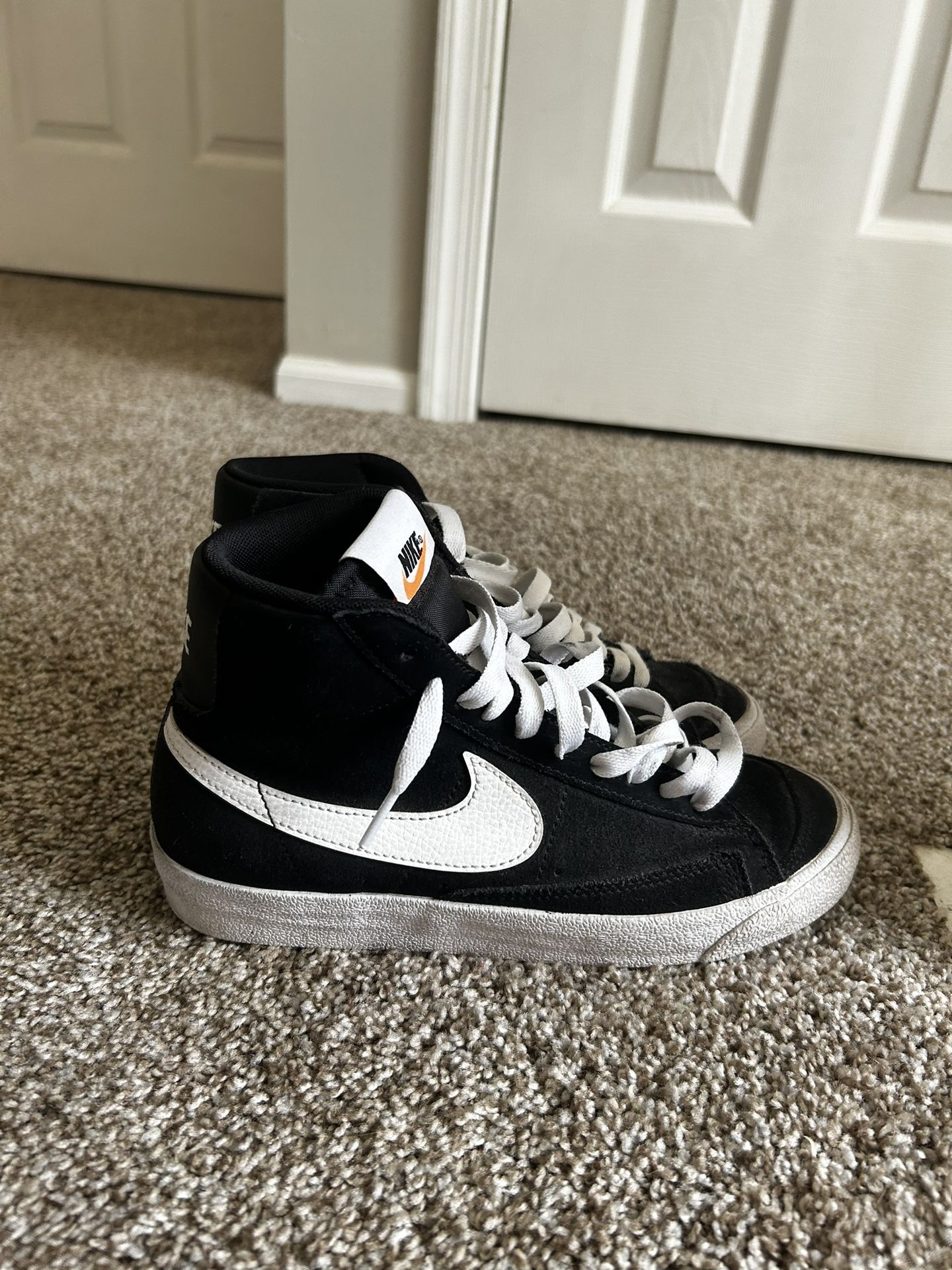 black converse size 5.5