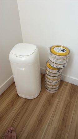 Diaper Genie (used) + 11 refills (new)