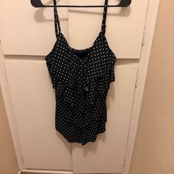 Woman’s baiting suit top size Xl