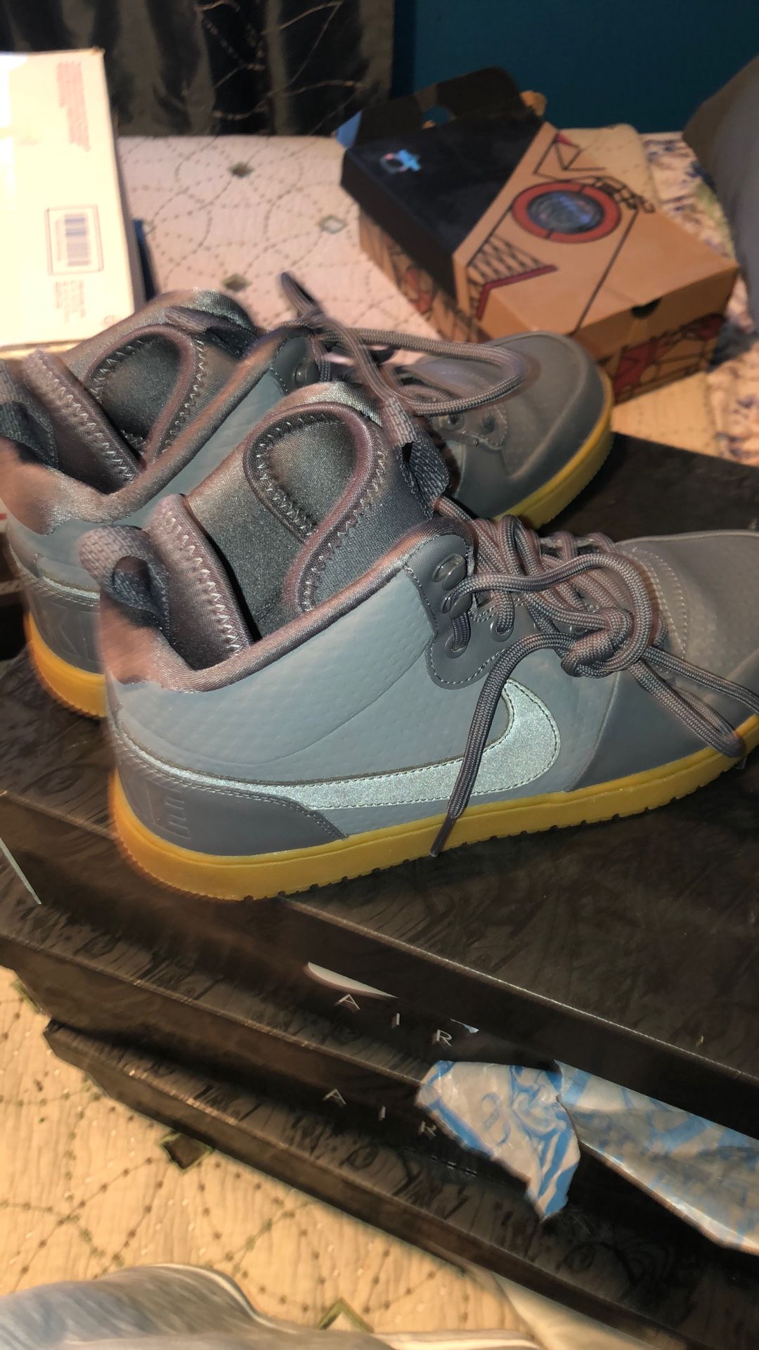 Nike Winter Bourough Mids Size 9.5