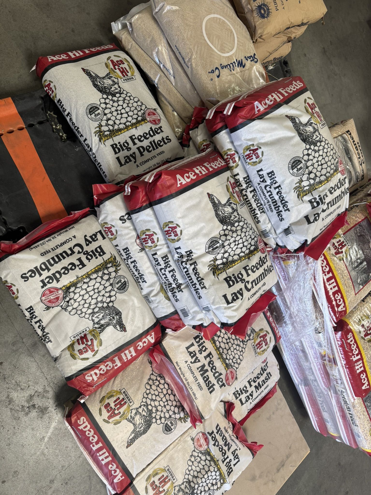 Big Feeder Lay Mash, Crumble And Pellets For Hens 