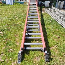 32 Ft Fiberglass Extension Ladder 
