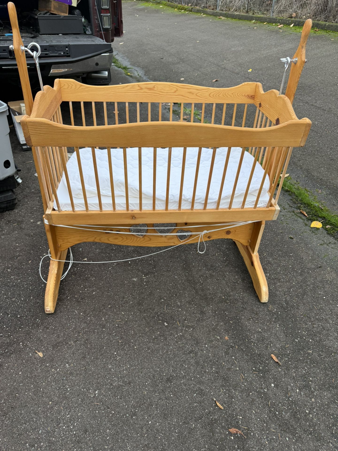 Wooden swinging cradle 